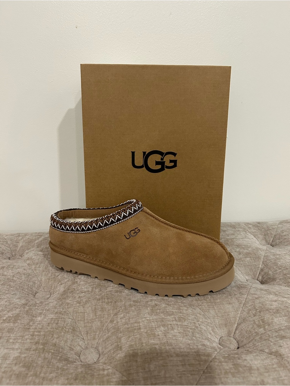 Women’s vs UGG Chestnut Brown Suede Slip-On Mule